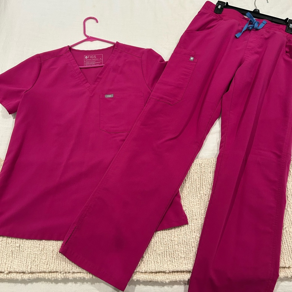 Figs Women's Short Sleeve Scrub Top and Pants Set in Magenta